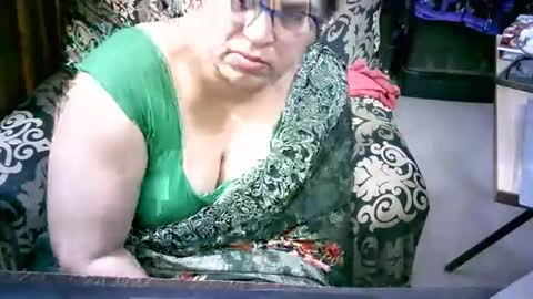Snapshot of crezybhabihot chatting on April 17, 2026, 11:52 pm Sonika69 online show from April 17, 2026, 11:52 pm