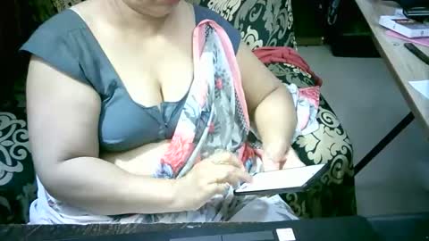 Snapshot of crezybhabihot chatting on May 16, 2026, 8:18 pm Sonika69 online show from May 16, 2026, 8:18 pm
