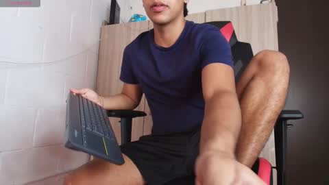 Snapshot of crh58_ chatting on February 18, 2026, 7:10 pm crh58_ online show from February 18, 2026, 7:10 pm