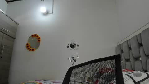 criistal_0 online show from June 11, 2026, 6:39 pm
