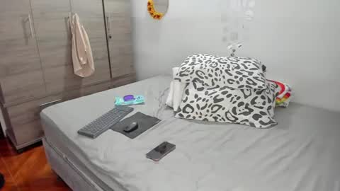 criistal_0 online show from July 8, 2026, 3:11 am