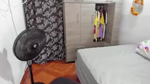 criistal_0 online show from July 16, 2026, 2:06 am