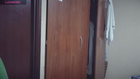 Snapshot of cris2428 chatting on January 15, 2026, 2:49 am cris2428 online show from January 15, 2026, 2:49 am