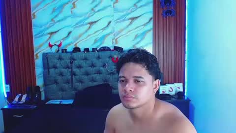CRISANDMERY online show from June 18, 2026, 5:41 am