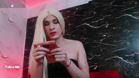 crislingery_doll online show from May 9, 2026, 12:21 pm