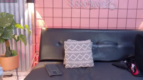 criss_hardcock_ online show from May 14, 2026, 2:35 pm