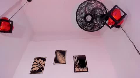 criss_zuri online show from April 1, 2026, 12:06 pm