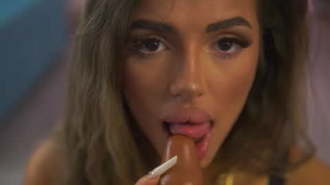 Crissy online show from April 3, 2026, 10:13 am