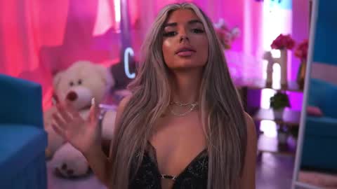 Crissy online show from April 17, 2026, 9:56 am