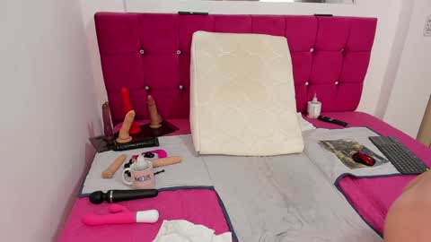 Cristal online show from December 13, 2024, 1:59 am