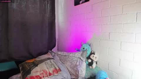 Snapshot of cristal_dark_ chatting on January 5, 2026, 7:17 pm Cris online show from January 5, 2026, 7:17 pm