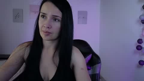 Snapshot of cristal_hilton_10 chatting on June 26, 2026, 3:00 am Alejandra from Wednesday to Saturday from 1000 pm to 400 am Colombian hour online show from June 26, 2026, 3:00 am