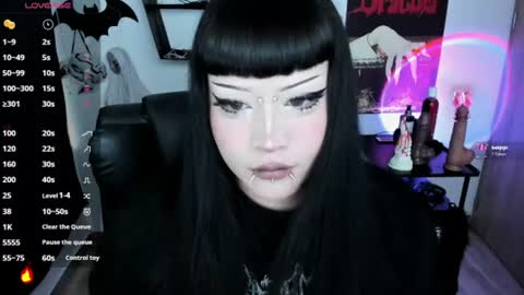 Snapshot of cristal_kosh chatting on August 6, 2026, 9:17 pm Cris online show from August 6, 2026, 9:17 pm