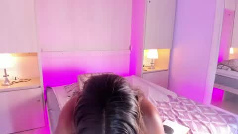cristalbennet online show from June 22, 2026, 7:44 pm