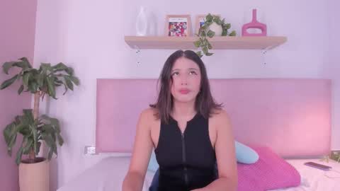 Snapshot of cristalfoxy_ chatting on September 19, 2025, 12:06 pm cristalfoxy_ online show from September 19, 2025, 12:06 pm