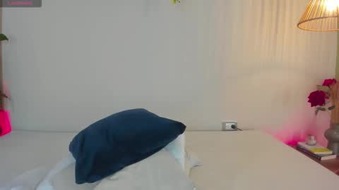 Snapshot of cristalfoxy_ chatting on November 22, 2025, 7:35 pm cristalfoxy_ online show from November 22, 2025, 7:35 pm