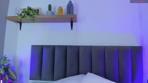 cristalfoxy_ online show from May 18, 2026, 7:41 pm