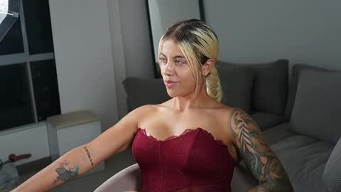 Snapshot of cristalhill chatting on April 25, 2026, 2:58 am Laura online show from April 25, 2026, 2:58 am
