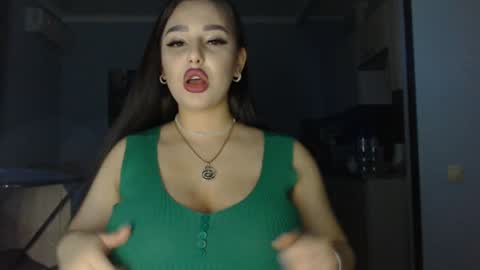 Snapshot of cristalnight chatting on December 4, 2024, 9:57 pm cristalnight online show from December 4, 2024, 9:57 pm