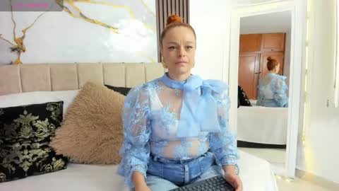 cristal walker online show from July 25, 2026, 11:19 am