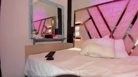 cristin  online show from April 15, 2026, 7:58 pm