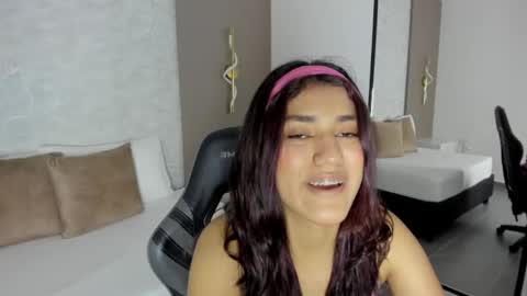 C R I S T I N online show from May 19, 2026, 9:32 pm