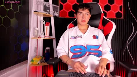 Cristopher  online show from April 7, 2026, 9:26 pm