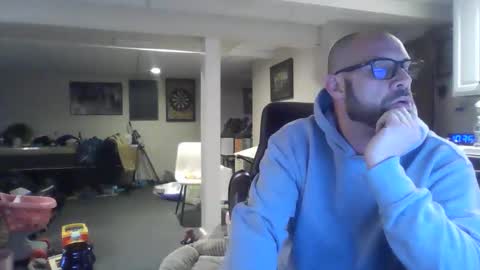 Snapshot of crm400 chatting on April 25, 2026, 2:36 am billybasement online show from April 25, 2026, 2:36 am