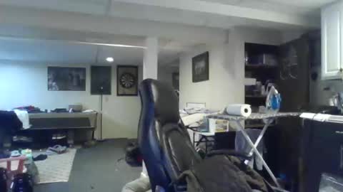 Snapshot of crm400 chatting on May 31, 2026, 3:26 am billybasement online show from May 31, 2026, 3:26 am