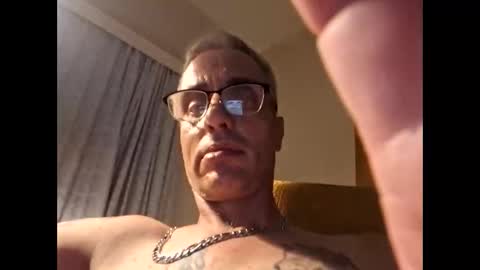 Snapshot of crucut80 chatting on December 8, 2024, 11:19 pm Crucut online show from December 8, 2024, 11:19 pm