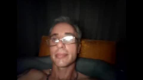 Snapshot of crucut80 chatting on January 22, 2025, 12:27 am Crucut online show from January 22, 2025, 12:27 am