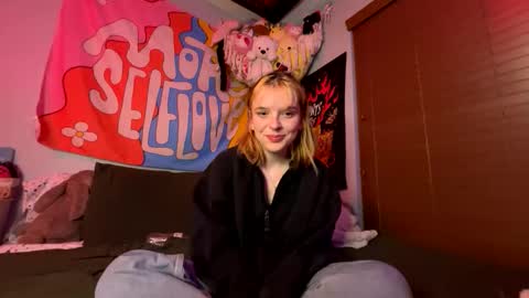 Snapshot of crushingonkiki chatting on February 9, 2026, 7:23 am Kiki Shae online show from February 9, 2026, 7:23 am