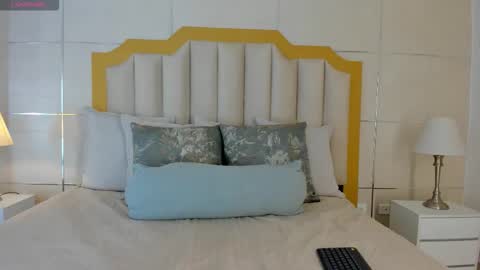 Crystal Rose  online show from February 11, 2026, 11:37 am