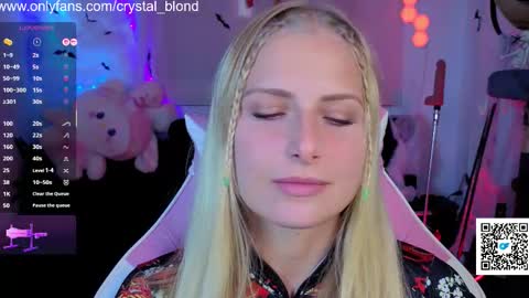Snapshot of crystal_blond chatting on October 24, 2025, 10:39 pm Crystal online show from October 24, 2025, 10:39 pm