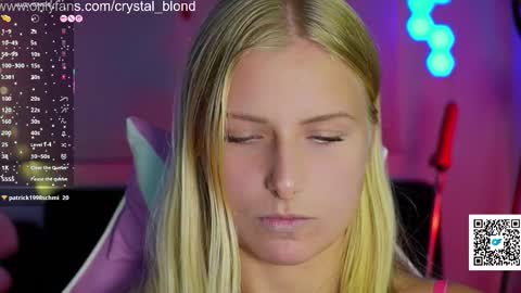 Snapshot of crystal_blond chatting on November 4, 2025, 8:52 pm Crystal online show from November 4, 2025, 8:52 pm