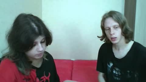 Crystal and Marcl online show from September 24, 2025, 1:14 pm