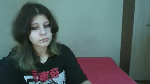 Crystal and Marcl online show from November 19, 2025, 10:43 pm