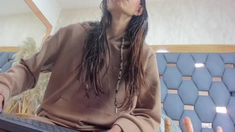 crystal_sm online show from March 27, 2026, 3:12 am