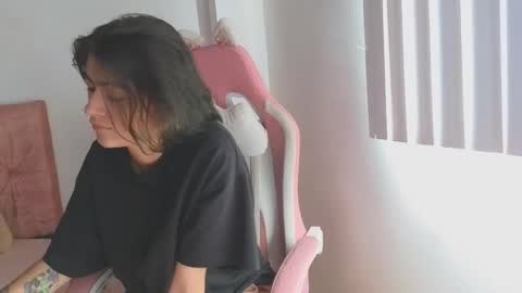 Crystal Blaze online show from November 21, 2025, 3:33 pm