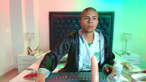 Crystal y Thiago online show from January 18, 2025, 9:45 am