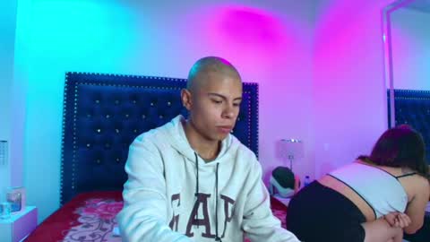 Crystal y Thiago online show from January 21, 2025, 3:15 am