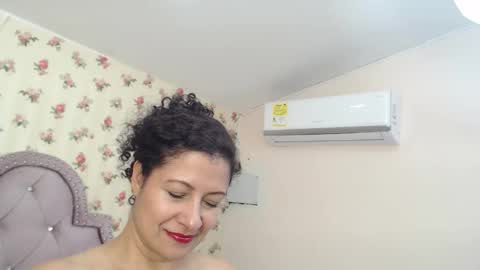 Snapshot of crystal_watson0 chatting on May 7, 2026, 1:38 pm Milf Latina online show from May 7, 2026, 1:38 pm