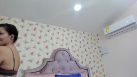Snapshot of crystal_watson0 chatting on May 26, 2026, 1:29 pm Milf Latina online show from May 26, 2026, 1:29 pm
