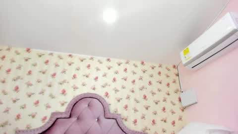 Milf Latina online show from July 22, 2026, 1:14 pm
