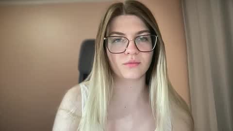 crystalblush01 online show from March 6, 2026, 6:37 pm