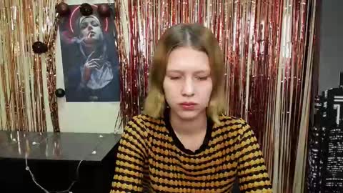 Snapshot of crystalgirl__ chatting on January 7, 2025, 12:20 pm Stella online show from January 7, 2025, 12:20 pm