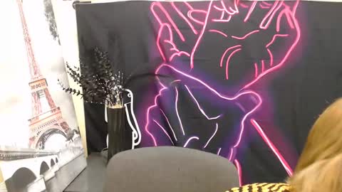 Snapshot of crystalgirl__ chatting on January 8, 2025, 12:47 pm Stella online show from January 8, 2025, 12:47 pm