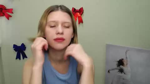 Snapshot of crystalgirl__ chatting on January 11, 2025, 12:18 pm Stella online show from January 11, 2025, 12:18 pm