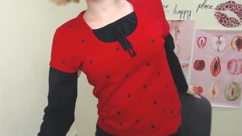 Snapshot of crystalgirl__ chatting on January 13, 2025, 2:42 pm Stella online show from January 13, 2025, 2:42 pm