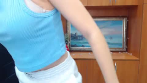 Snapshot of crystalgirl__ chatting on January 18, 2025, 11:00 am Stella online show from January 18, 2025, 11:00 am